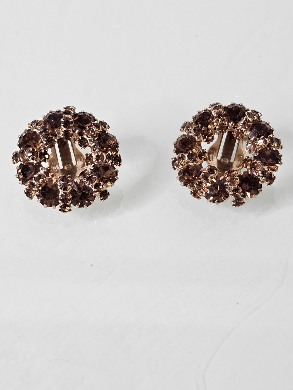 Vintage Weiss Wreath Cola Color Rhinestone Clip-on Earrings